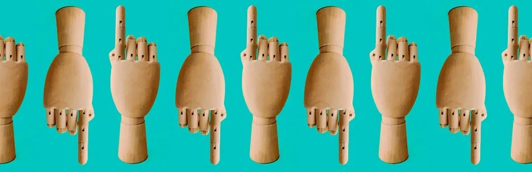 The Space Between: Exploring UX Patterns for Touchless Screen Interactions